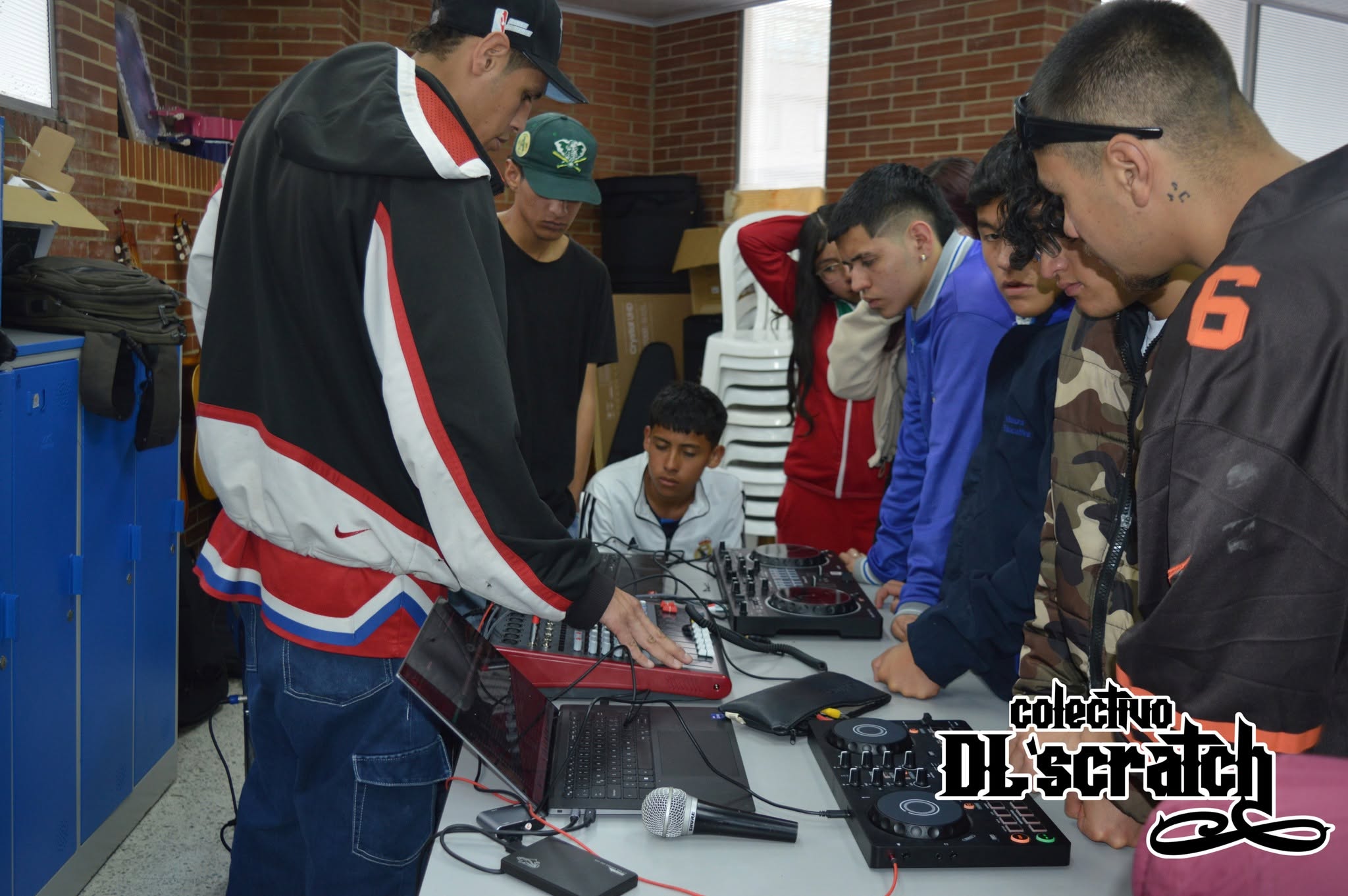 Colectivo juvenil Dlooperscratch